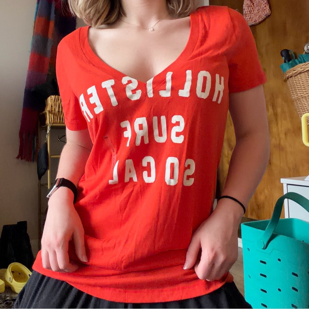 Hollister Women's Orange V-Neck Surf Tee